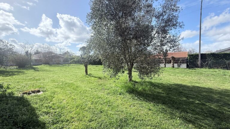 Terrain à bâtir de 660 m², libre de constructeur